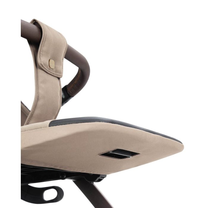Коляска прогулочная CARRELLO Bravo Carbon CRL-5530 Frost Beige